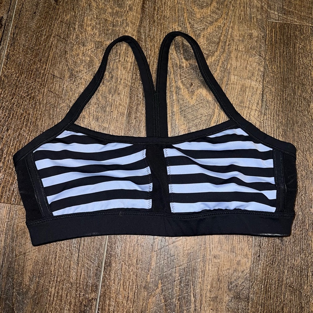 Women’s Lululemon sports bra